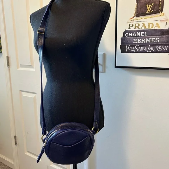 Elegant Purple Leather Crossbody Bag - Picture 2 of 6